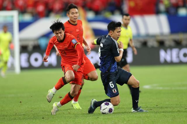 国足二番战日本守住了边路 21岁新星却仍有遗憾